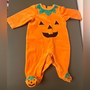 ✨Soft Fuzzy Vintage Pumpkin Onesie - 3 mo “Little Me” Halloween 🎃